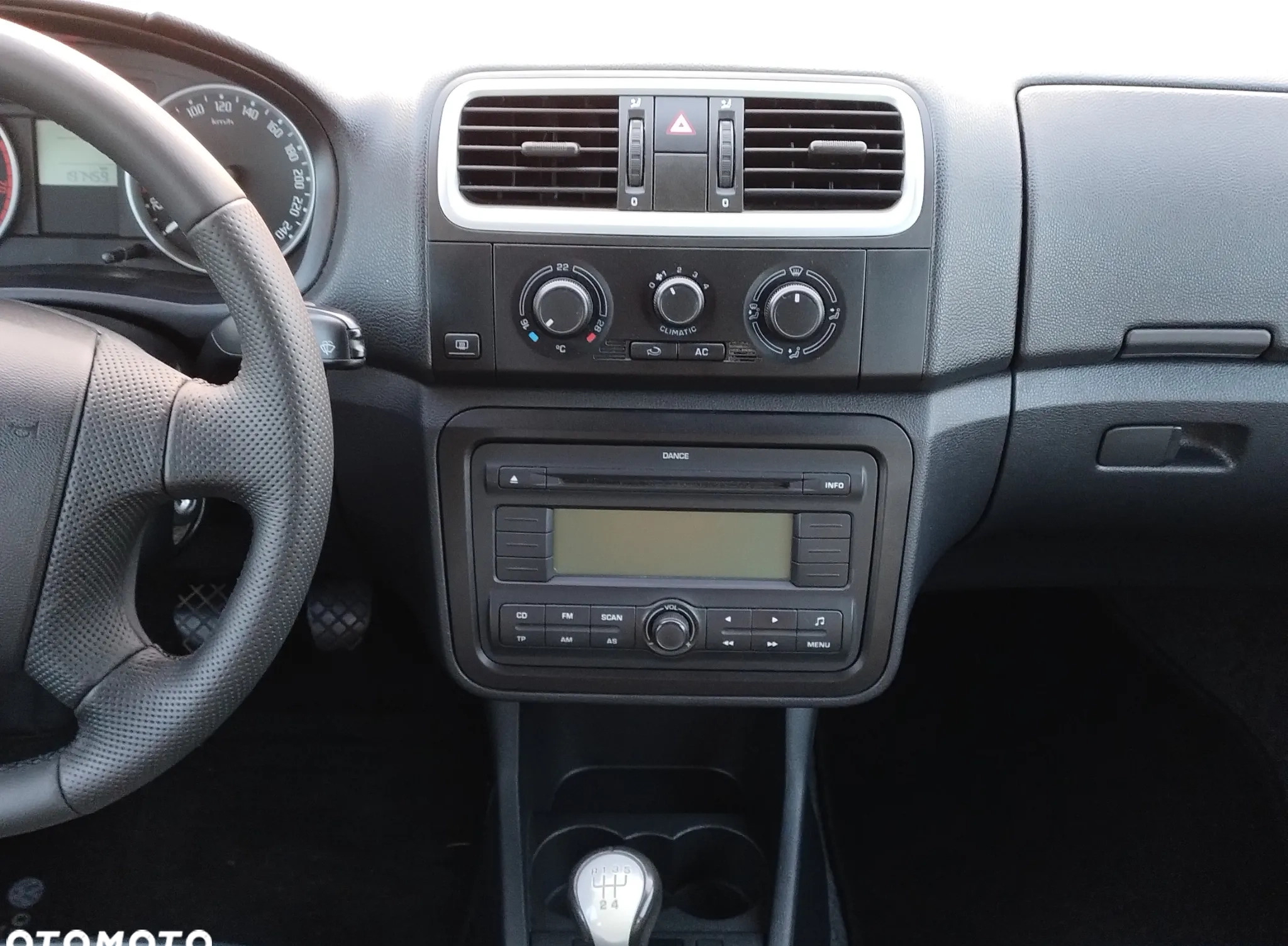 Skoda Fabia cena 15900 przebieg: 190000, rok produkcji 2008 z Ćmielów małe 667